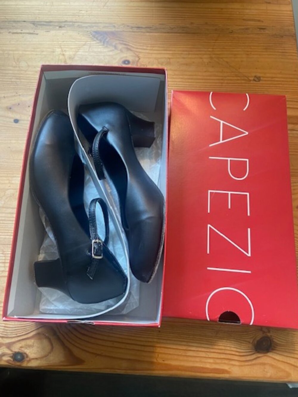 Capezio Black Leather Junior Footlight Character Shoe 7.5 Women's